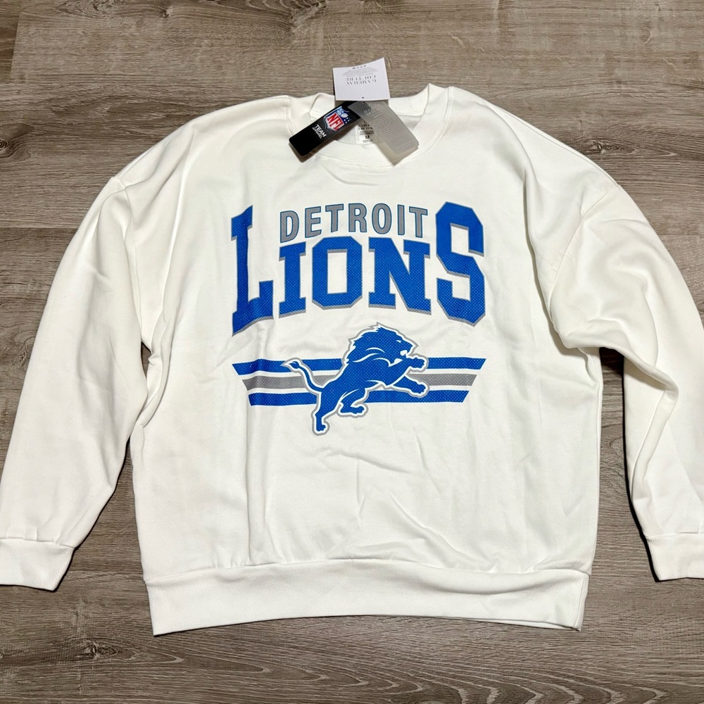 NWT Medium Detroit Lions White Sweatshirt NFL generous fit
